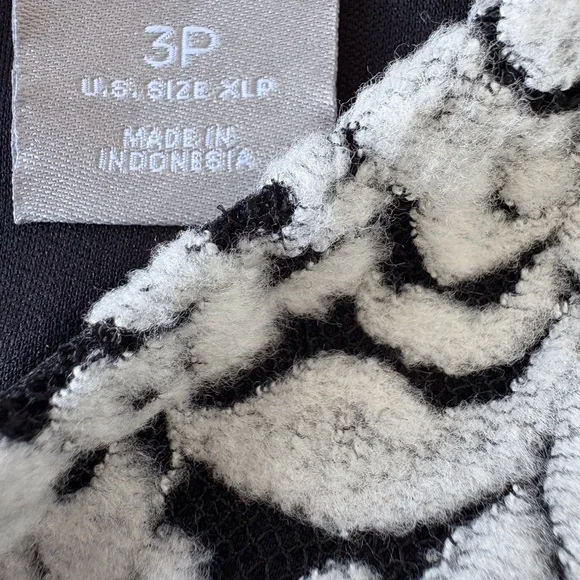 Chicos XLP or 3 Black White Floral Jacquard Burnout Top Bell Sleeves Scoop Neck - Picture 4 of 14